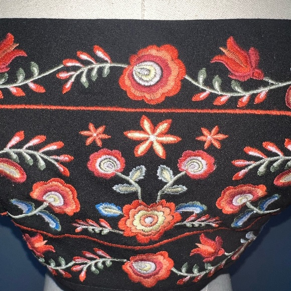 Black Floral Crop Top - Picture 3 of 3